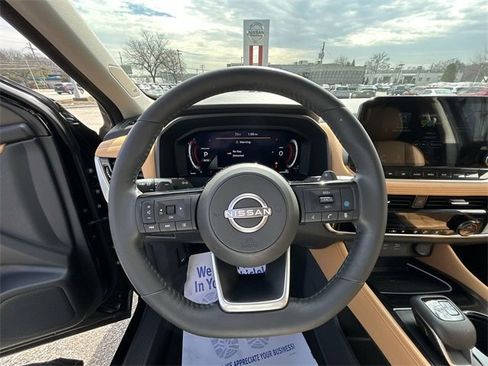 Used 2023 Nissan Rogue Platinum image 18