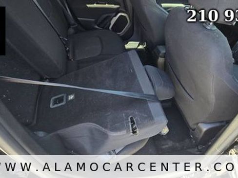 Used 2015 Jeep Renegade Latitude FWD image 22