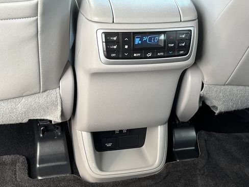 Used 2017 Toyota Highlander Limited Platinum FWD image 15
