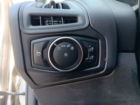 Used 2015 Ford Focus SE FWD image 23