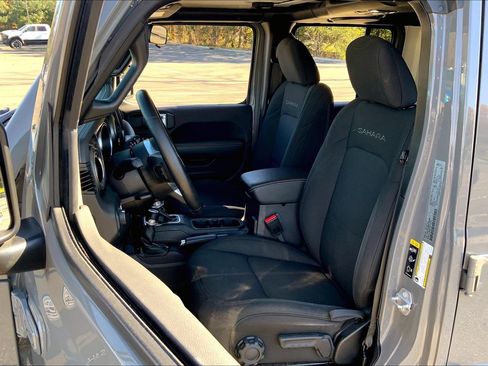 Certified 2021 Jeep Wrangler Unlimited Sahara w/ Cold Weather Group image 8