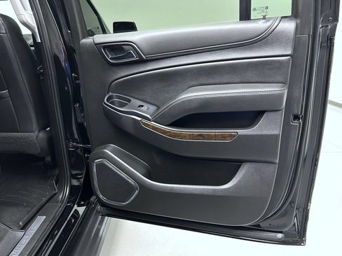 Used 2019 Chevrolet Suburban LT w/ Luxury Package AWD/4WD image 17