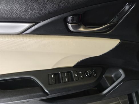 Used 2018 Honda Civic Sport image 16