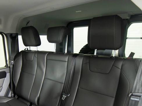 Used 2025 INEOS Grenadier Fieldmaster Edition AWD/4WD image 37