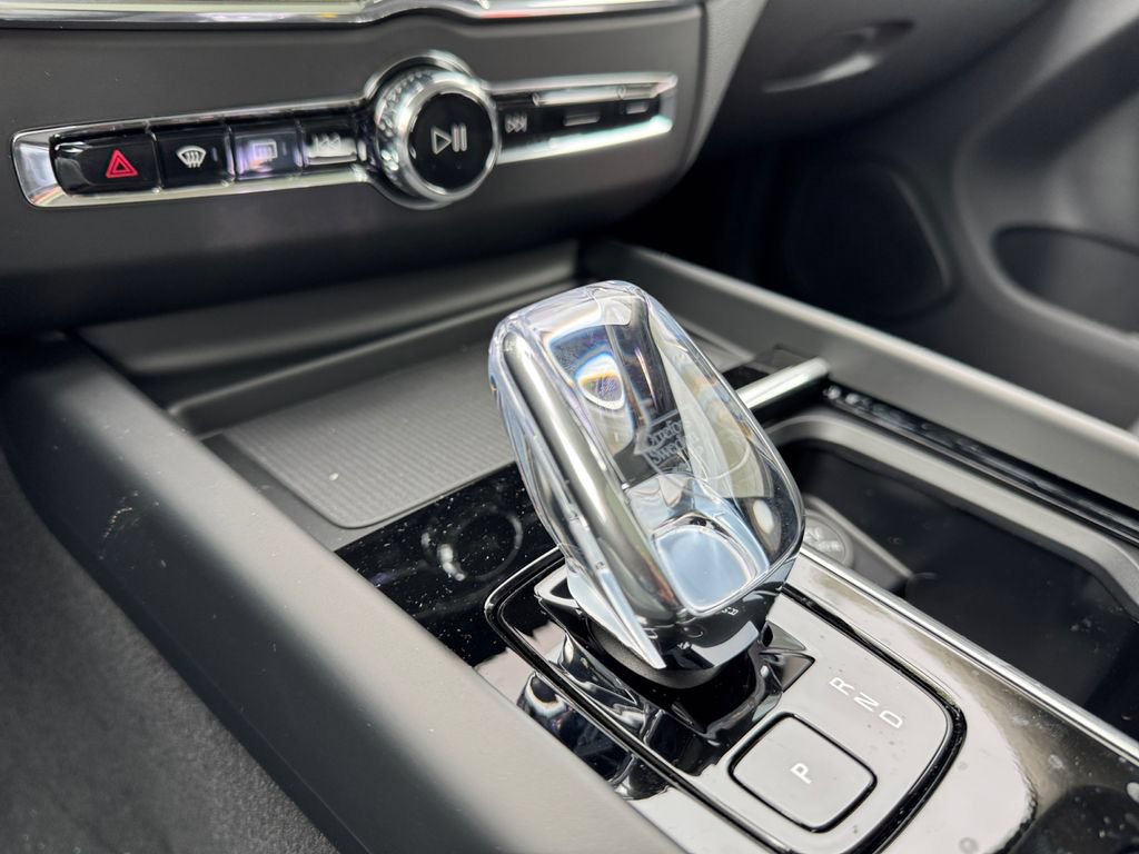 New 2026 Volvo XC60 B5 Plus w/ Protection Package Premier AWD/4WD image 16