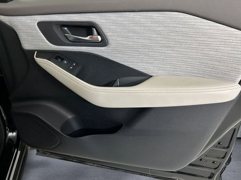 Used 2023 Nissan Rogue SV image 15