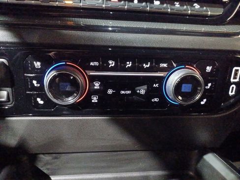 Used 2024 Chevrolet Silverado 2500 ZR2 w/ Technology Package image 16