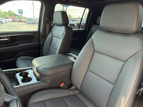 New 2026 Chevrolet Suburban Z71 w/ Comfort Package AWD/4WD image 16