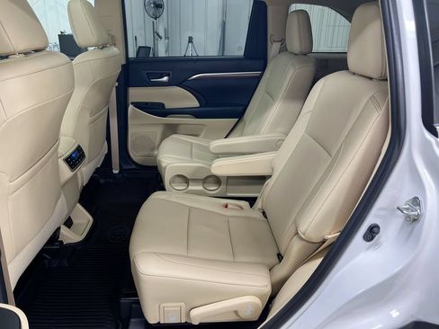 Used 2019 Toyota Highlander Limited Platinum AWD/4WD image 24