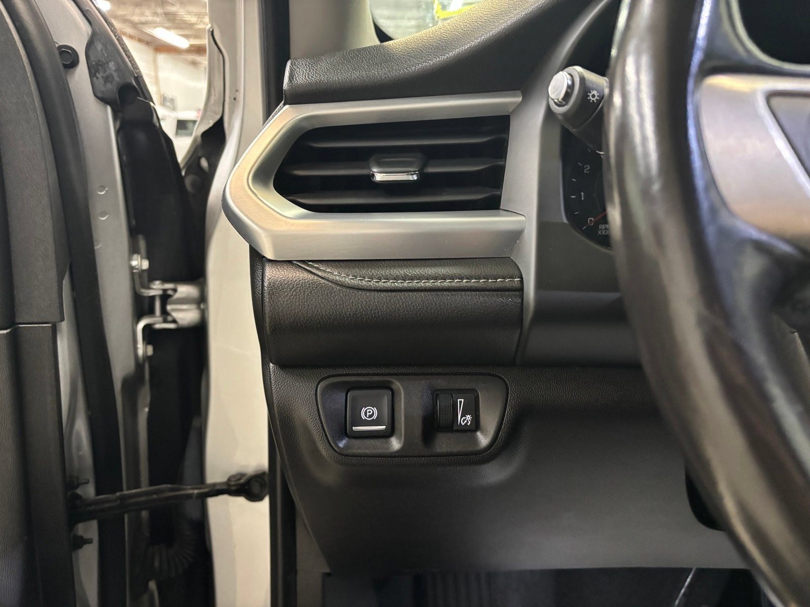 Used 2018 GMC Acadia SLT AWD/4WD image 18