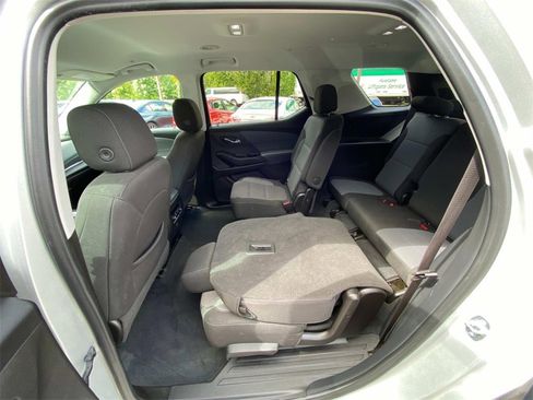 Used 2021 Chevrolet Traverse LT image 16