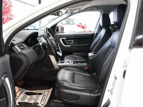Used 2018 Land Rover Discovery Sport SE image 25
