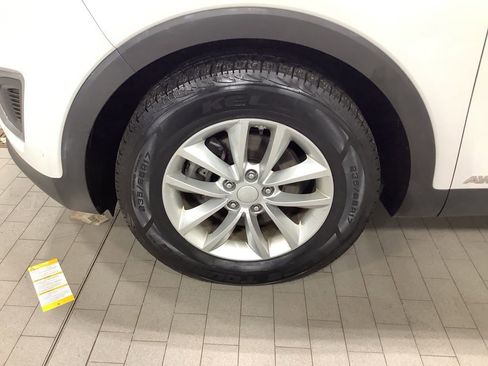 Used 2016 Kia Sorento LX image 8