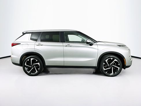 Used 2024 Mitsubishi Outlander SE image 10