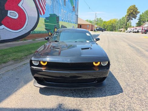 Used 2019 Dodge Challenger SXT RWD image 11