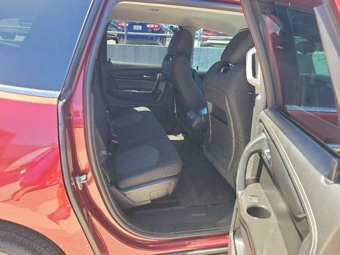 Used 2017 Chevrolet Traverse LT w/ Style and Technology Package FWD image 15