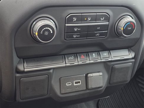 Used 2021 Chevrolet Silverado 1500 Custom image 18