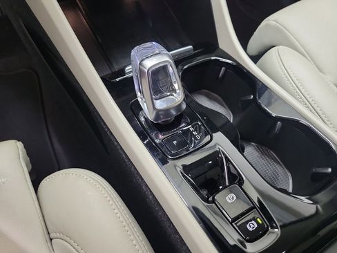 Certified 2023 Volvo XC40 B4 Plus w/ Driver Assist Package image 30