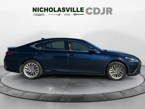 Used 2022 Lexus ES 300h w/ Luxury Package image 6