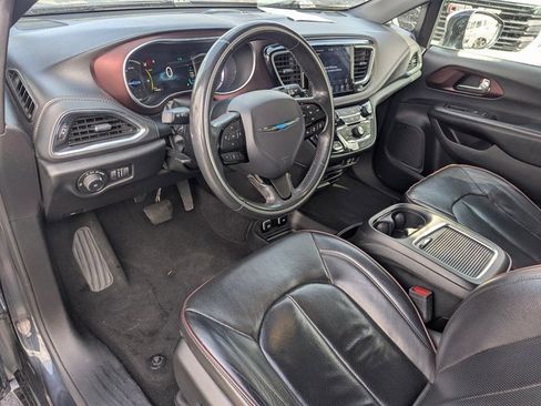 Used 2020 Chrysler Pacifica Limited image 22