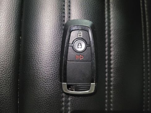 Used 2023 Ford Edge SEL image 32