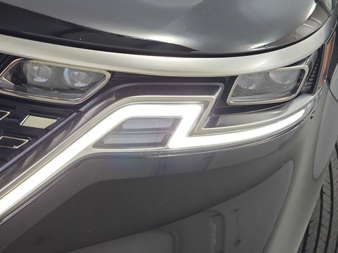 Used 2024 Kia Carnival SX Prestige image 33