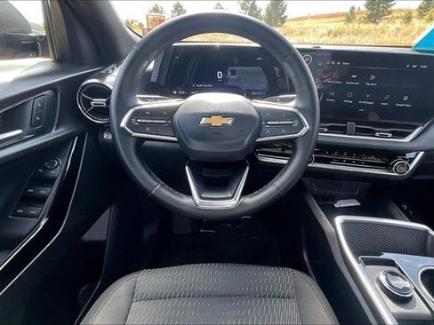 Used 2026 Chevrolet Equinox LT AWD/4WD image 8