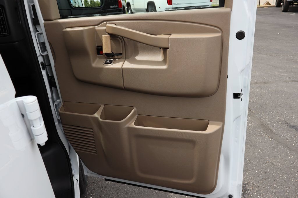 New 2025 Chevrolet Express 3500 w/ Chrome Appearance Package RWD image 17