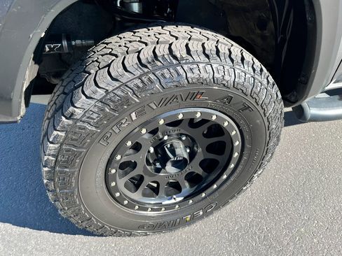 Used 2020 Toyota Tacoma TRD Off-Road w/ TRD Premium Off Road Package AWD/4WD image 21