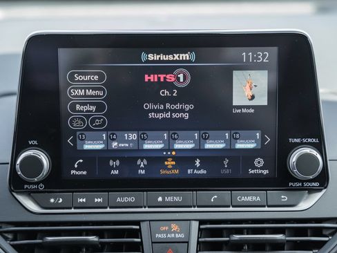 Used 2025 Nissan Altima 2.5 SV FWD image 17