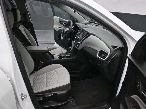 Used 2020 Chevrolet Equinox LS FWD image 30