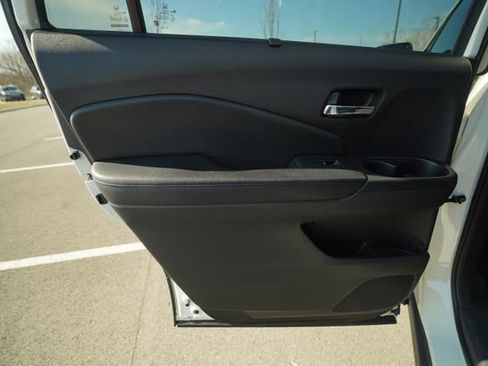 Used 2019 Honda Pilot Touring image 16