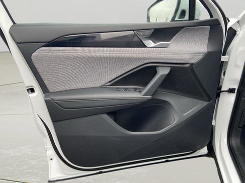 Used 2025 Volkswagen Tiguan S image 19