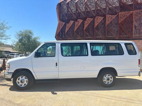 Used 2014 Ford E-350 and Econoline 350 XLT RWD image 2
