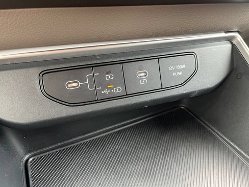 Used 2025 Kia Carnival FWD image 21