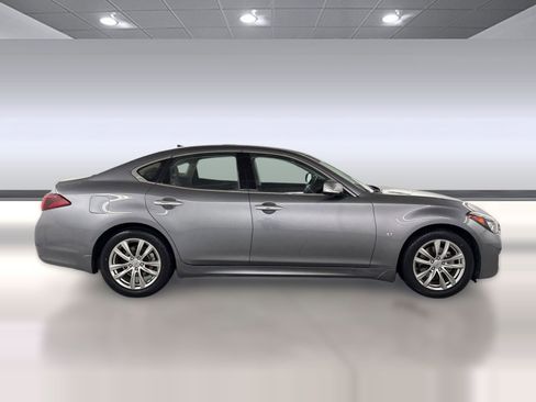 Used 2019 INFINITI Q70 Luxe image 8