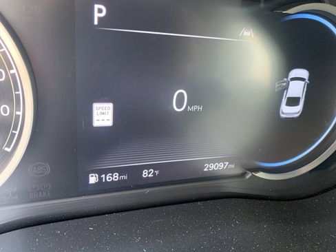 Used 2024 Genesis G70 2.5T image 13