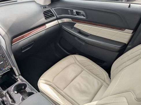Used 2019 Ford Explorer Platinum image 28