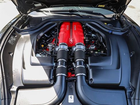 Used 2014 Ferrari California RWD image 44
