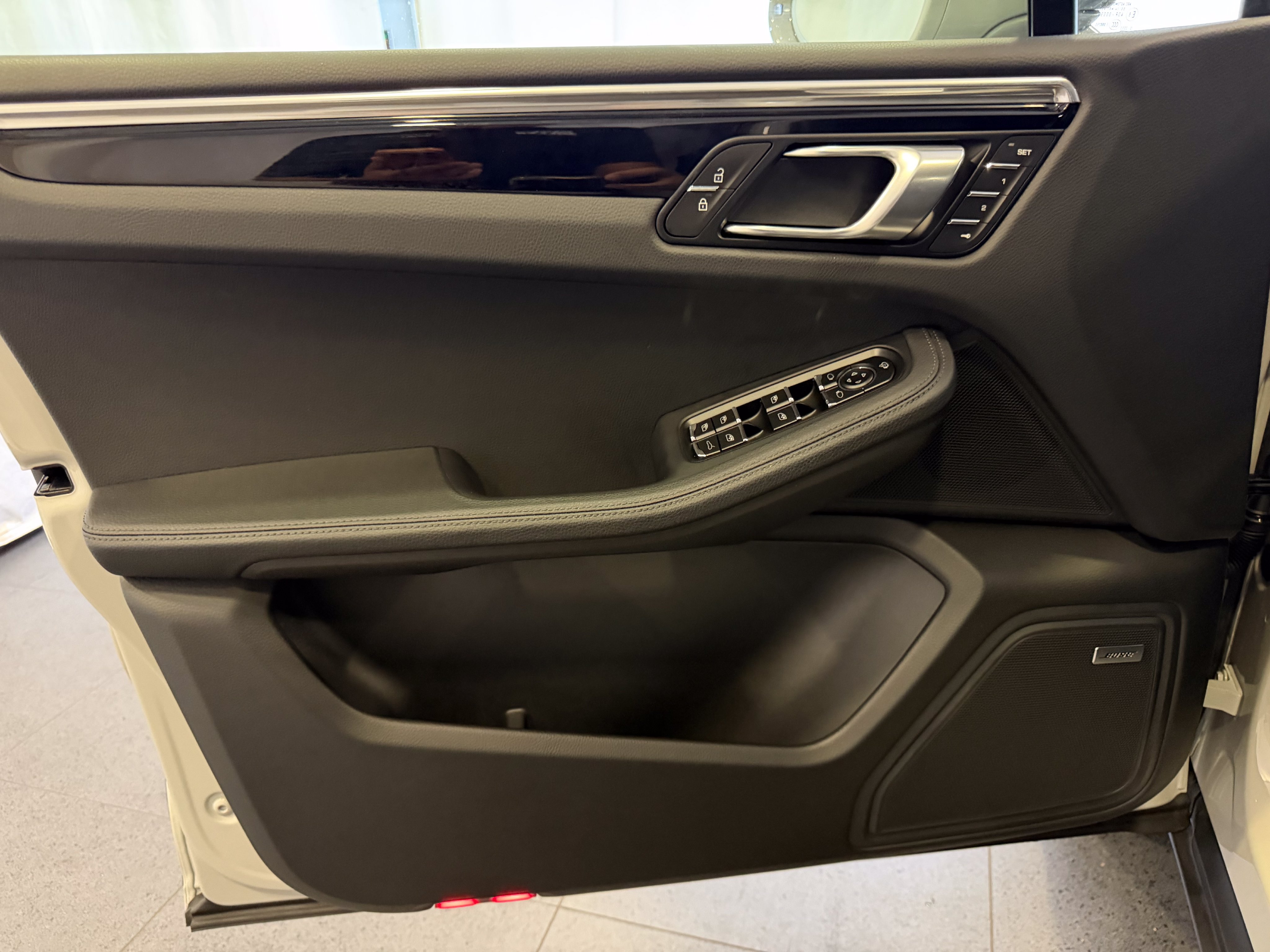 Certified 2026 Porsche Macan AWD/4WD image 15