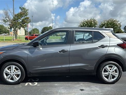 Used 2023 Nissan Kicks S image 4