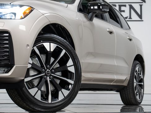 New 2026 Volvo XC60 B5 Plus w/ Climate Package image 27