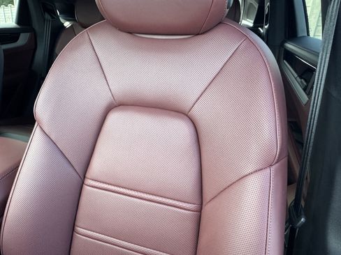 New 2025 Porsche Cayenne Coupe image 5