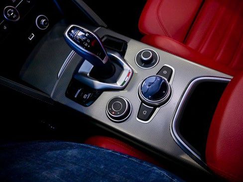 Used 2023 Alfa Romeo Stelvio Veloce image 36