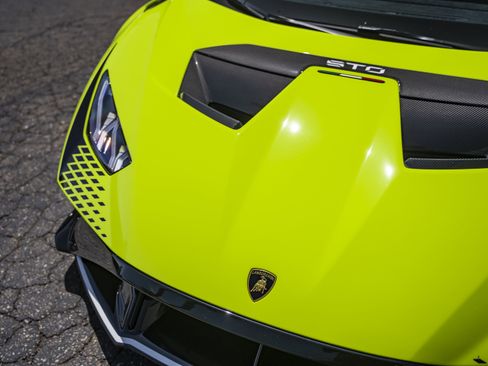 Used 2023 Lamborghini Huracan STO RWD image 24