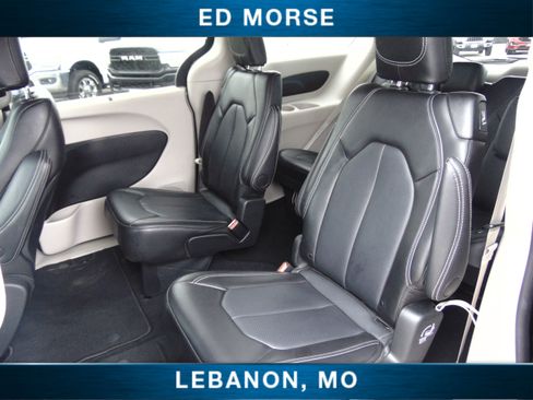 Used 2024 Chrysler Pacifica Touring-L image 11