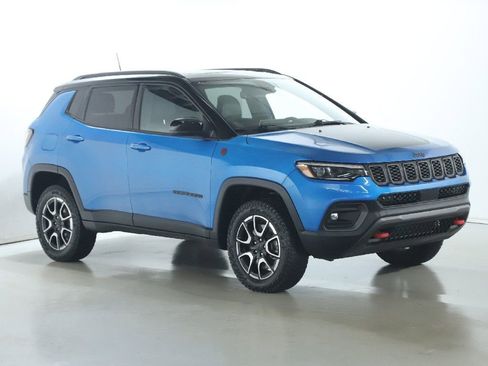 Used 2024 Jeep Compass Trailhawk w/ Trailhawk Elite Group AWD/4WD image 9
