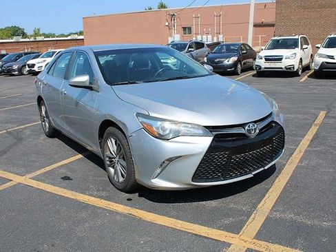 Used 2016 Toyota Camry SE FWD image 4
