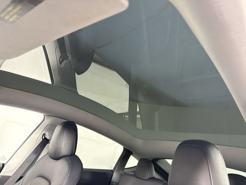 Used 2022 Tesla Model Y Long Range AWD/4WD image 18