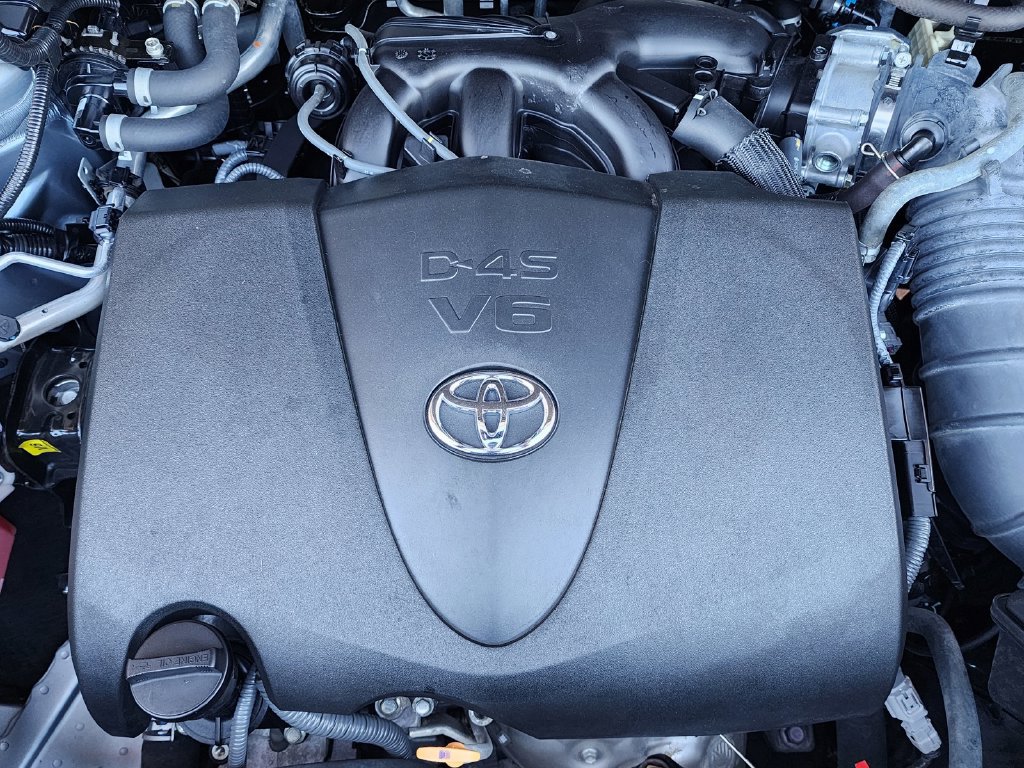Used 2020 Toyota Highlander XLE FWD image 25